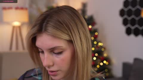 Snapshot of refined_style chatting on 12/21/24, 07:13 JessyinCherri yang online show from 12/21/24, 07:13