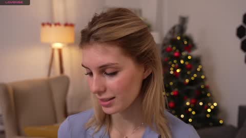 Snapshot of refined_style chatting on 12/22/24, 07:22 JessyinCherri yang online show from 12/22/24, 07:22