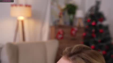 Snapshot of refined_style chatting on 12/22/24, 01:33 JessyinCherri yang online show from 12/22/24, 01:33