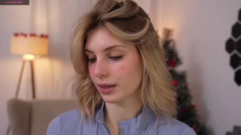 Snapshot of refined_style chatting on 12/26/24, 07:13 JessyinCherri yang online show from 12/26/24, 07:13