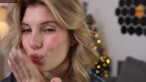 Snapshot of refined_style chatting on 12/29/24, 07:17 JessyinCherri yang online show from 12/29/24, 07:17