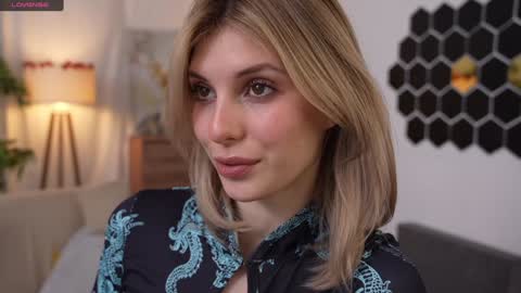 Snapshot of refined_style chatting on 01/12/25, 07:21 JessyinCherri yang online show from 01/12/25, 07:21