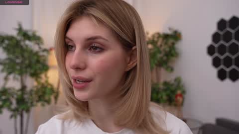 Snapshot of refined_style chatting on 01/16/25, 07:17 JessyinCherri yang online show from 01/16/25, 07:17