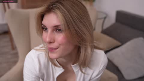 Snapshot of refined_style chatting on 01/19/25, 10:28 JessyinCherri yang online show from 01/19/25, 10:28