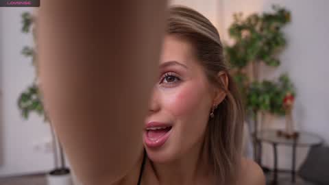 Snapshot of refined_style chatting on 01/23/25, 07:22 JessyinCherri yang online show from 01/23/25, 07:22