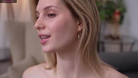 Snapshot of refined_style chatting on 02/08/25, 10:18 JessyinCherri yang online show from 02/08/25, 10:18