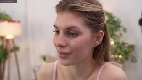 Snapshot of refined_style chatting on 02/15/25, 10:22 JessyinCherri yang online show from 02/15/25, 10:22