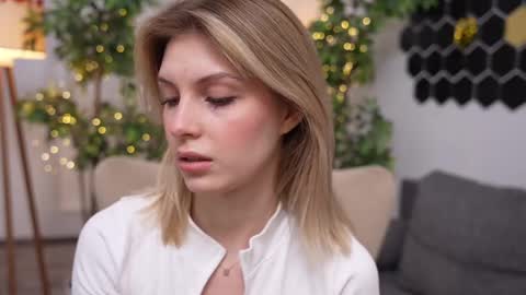 Snapshot of refined_style chatting on 02/22/25, 07:01 JessyinCherri yang online show from 02/22/25, 07:01