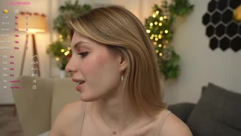 Snapshot of refined_style chatting on 03/03/25, 06:59 JessyinCherri yang online show from 03/03/25, 06:59