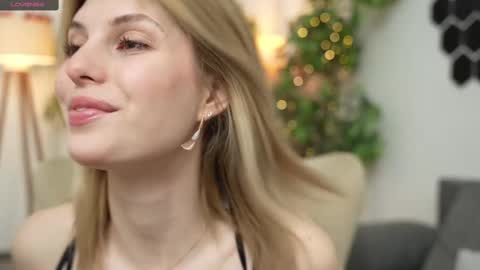 Snapshot of refined_style chatting on 03/09/25, 07:23 JessyinCherri yang online show from 03/09/25, 07:23