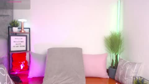 regina1819 online show from 04/25/26, 01:19