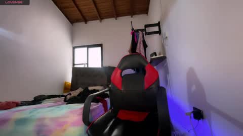 regina_mills_milk online show from 05/17/26, 07:21