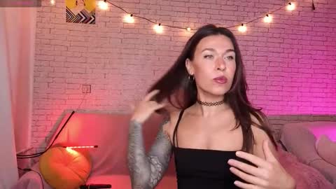 ReginaHawkinss online show from 10/22/25, 08:25