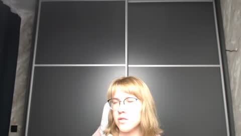 Snapshot of reginasmilee chatting on 02/10/25, 09:58 Regina online show from 02/10/25, 09:58