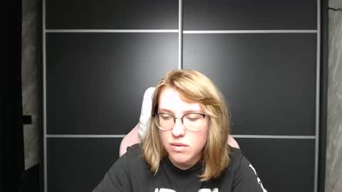 Snapshot of reginasmilee chatting on 02/11/25, 07:02 Regina online show from 02/11/25, 07:02