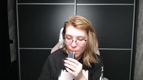 Snapshot of reginasmilee chatting on 02/11/25, 11:32 Regina online show from 02/11/25, 11:32