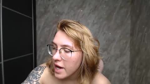 Snapshot of reginasmilee chatting on 02/12/25, 03:38 Regina online show from 02/12/25, 03:38