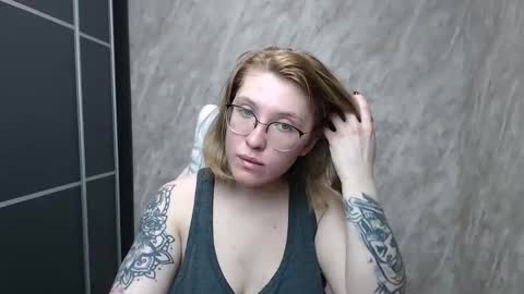 Snapshot of reginasmilee chatting on 02/14/25, 11:31 Regina online show from 02/14/25, 11:31