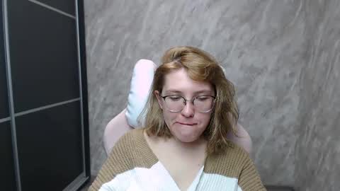 Snapshot of reginasmilee chatting on 02/15/25, 06:12 Regina online show from 02/15/25, 06:12