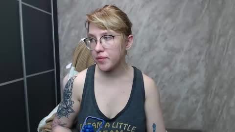 Snapshot of reginasmilee chatting on 02/15/25, 04:34 Regina online show from 02/15/25, 04:34