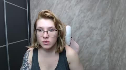 Snapshot of reginasmilee chatting on 02/16/25, 02:43 Regina online show from 02/16/25, 02:43