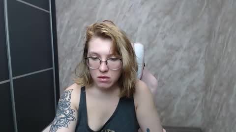 Snapshot of reginasmilee chatting on 02/16/25, 05:59 Regina online show from 02/16/25, 05:59