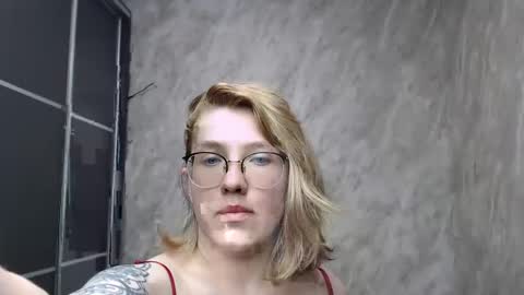 Snapshot of reginasmilee chatting on 02/17/25, 06:53 Regina online show from 02/17/25, 06:53