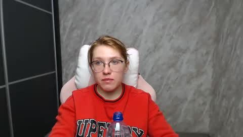 Snapshot of reginasmilee chatting on 02/19/25, 03:05 Regina online show from 02/19/25, 03:05