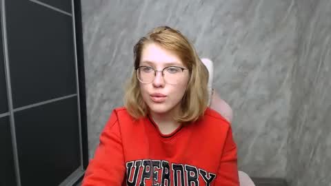 Snapshot of reginasmilee chatting on 02/19/25, 06:32 Regina online show from 02/19/25, 06:32