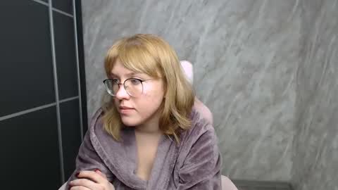 Snapshot of reginasmilee chatting on 02/20/25, 07:01 Regina online show from 02/20/25, 07:01