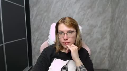 Snapshot of reginasmilee chatting on 02/21/25, 03:12 Regina online show from 02/21/25, 03:12