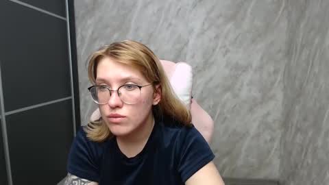 Snapshot of reginasmilee chatting on 02/21/25, 04:48 Regina online show from 02/21/25, 04:48