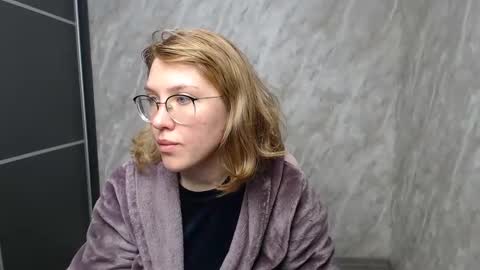 Snapshot of reginasmilee chatting on 02/22/25, 04:29 Regina online show from 02/22/25, 04:29