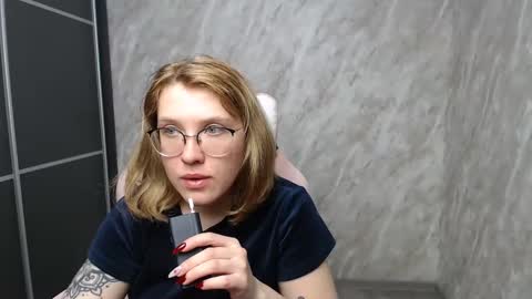 Snapshot of reginasmilee chatting on 02/22/25, 06:08 Regina online show from 02/22/25, 06:08