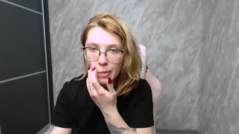 Snapshot of reginasmilee chatting on 02/23/25, 11:44 Regina online show from 02/23/25, 11:44