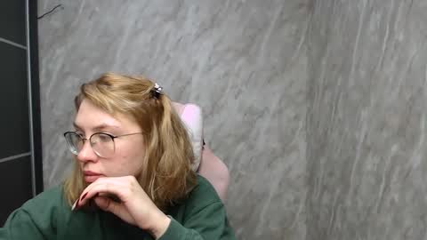 Snapshot of reginasmilee chatting on 02/24/25, 03:02 Regina online show from 02/24/25, 03:02