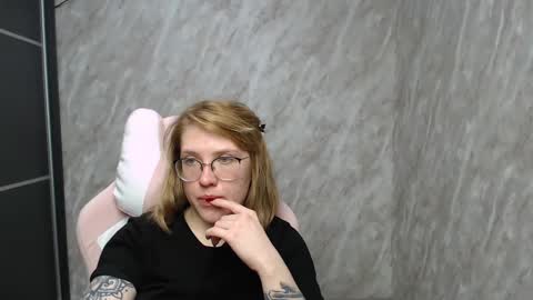 Snapshot of reginasmilee chatting on 02/24/25, 06:05 Regina online show from 02/24/25, 06:05