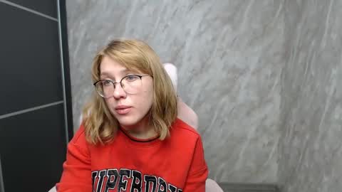 Snapshot of reginasmilee chatting on 02/24/25, 03:31 Regina online show from 02/24/25, 03:31