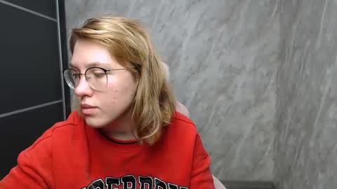 Snapshot of reginasmilee chatting on 02/25/25, 02:47 Regina online show from 02/25/25, 02:47