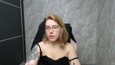 Snapshot of reginasmilee chatting on 02/27/25, 03:04 Regina online show from 02/27/25, 03:04