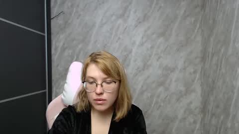 Snapshot of reginasmilee chatting on 02/27/25, 06:18 Regina online show from 02/27/25, 06:18