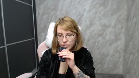 Snapshot of reginasmilee chatting on 02/27/25, 04:21 Regina online show from 02/27/25, 04:21