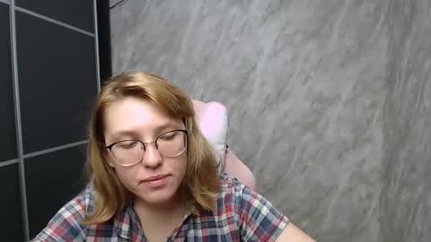 Snapshot of reginasmilee chatting on 03/02/25, 10:35 Regina online show from 03/02/25, 10:35