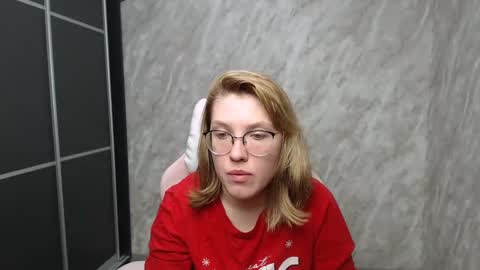 Snapshot of reginasmilee chatting on 03/02/25, 04:42 Regina online show from 03/02/25, 04:42