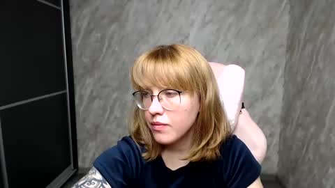 Snapshot of reginasmilee chatting on 03/05/25, 04:57 Regina online show from 03/05/25, 04:57