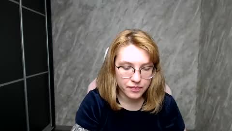 Snapshot of reginasmilee chatting on 03/06/25, 05:57 Regina online show from 03/06/25, 05:57