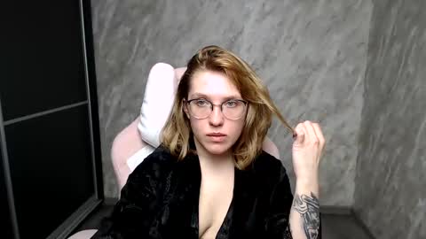 Snapshot of reginasmilee chatting on 03/07/25, 06:35 Regina online show from 03/07/25, 06:35