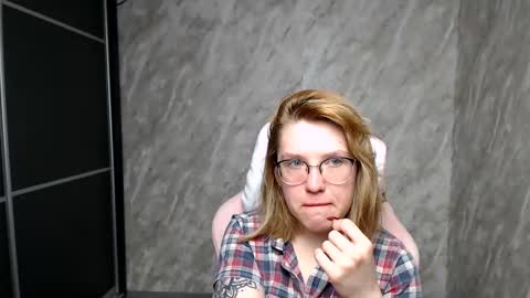 Snapshot of reginasmilee chatting on 03/09/25, 02:39 Regina online show from 03/09/25, 02:39