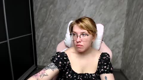 Snapshot of reginasmilee chatting on 03/10/25, 11:10 Regina online show from 03/10/25, 11:10