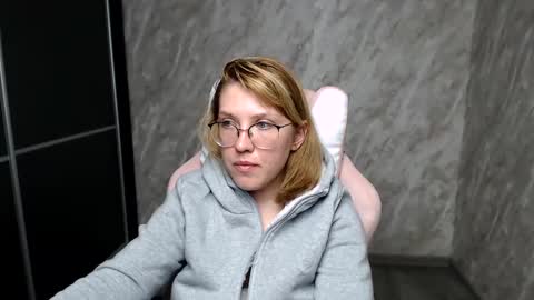 Snapshot of reginasmilee chatting on 03/11/25, 08:20 Regina online show from 03/11/25, 08:20